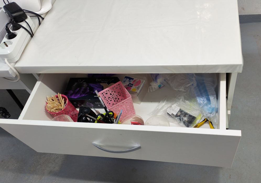 Продам стол для мастера маникюра