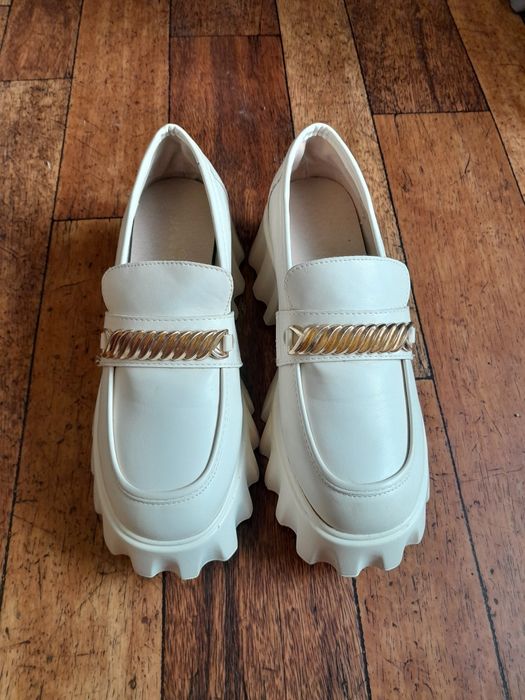 Продаю лоферы 40 размер маломерки