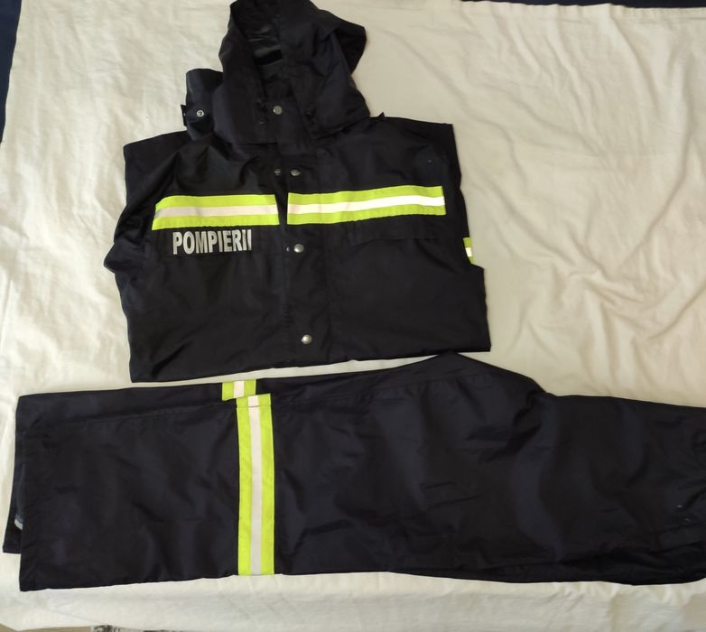 Costum intemperii pompier
