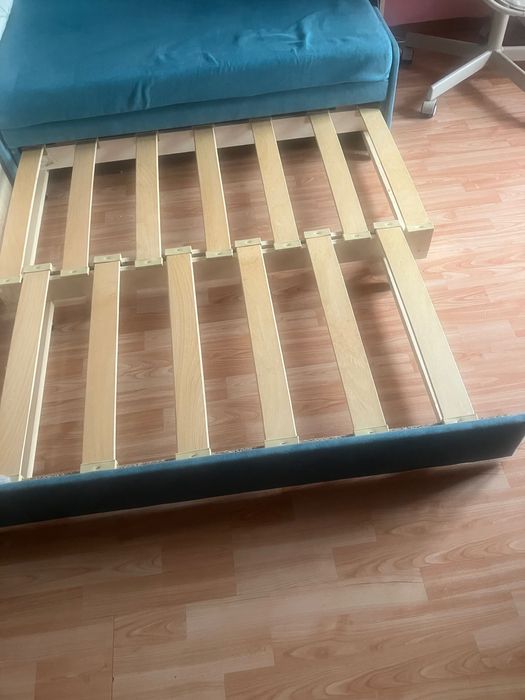 Разтегателен двуместен диван