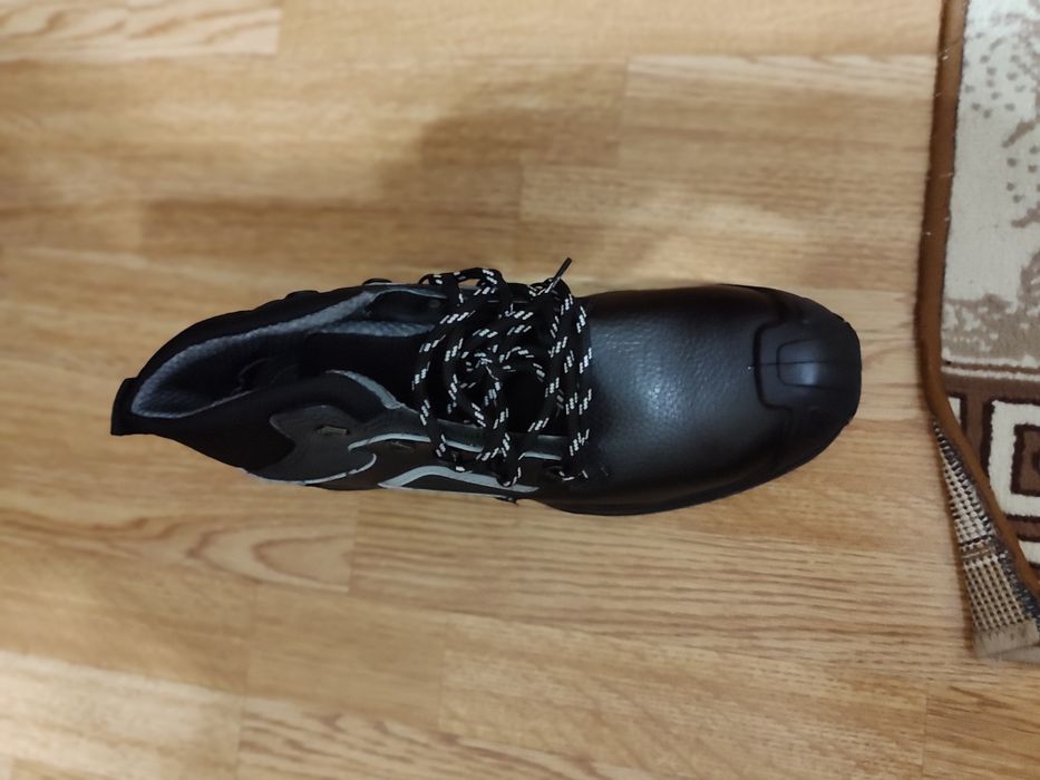 Берцы 40размер ботинки 43.44размер, коньки 33размер