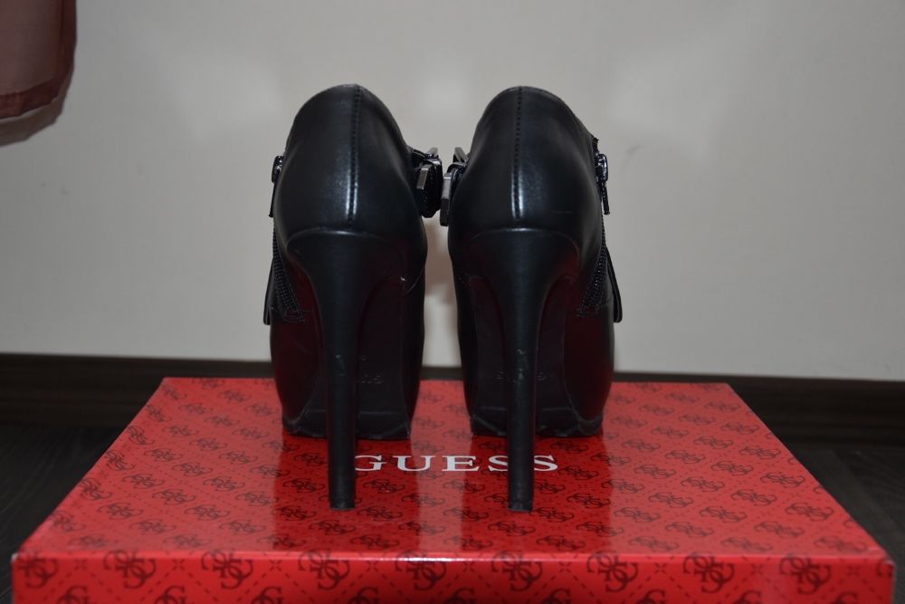 Боти Guess нови