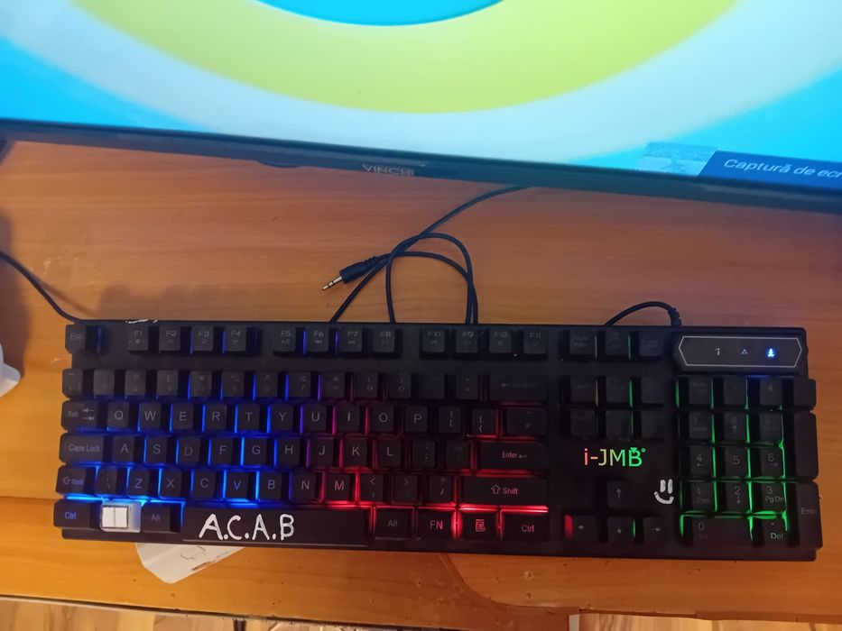 Vand tastatura cu led uri rgb