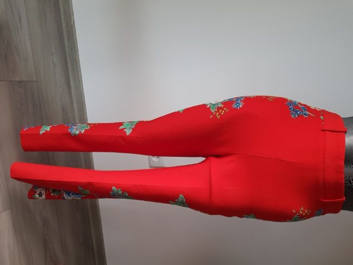 Pantaloni Zara cu talie inalta si evazati