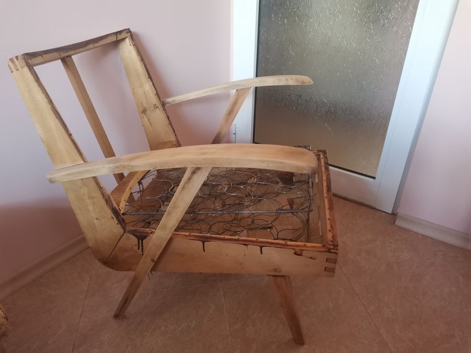 Комплект ретро фотьойл и табуретка подготвени за претапициране