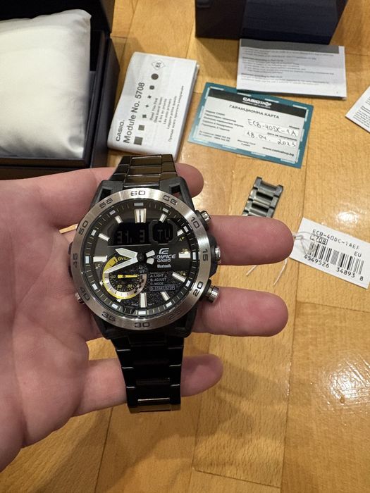 Продавам часовник Casio Edifice ECB 40