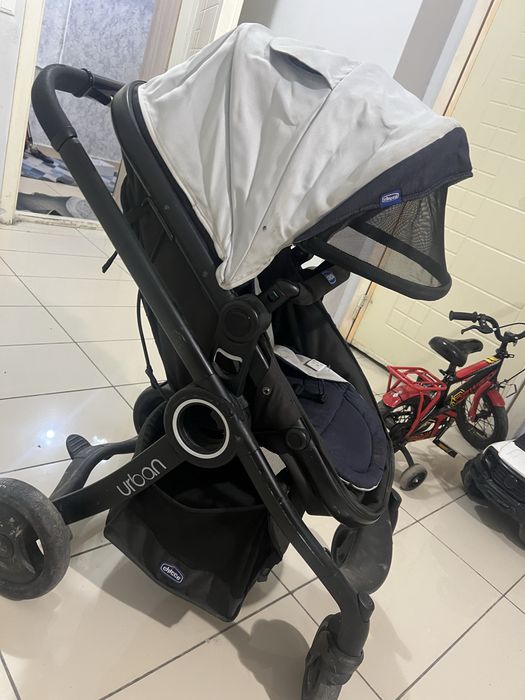 Коляска Chicco.