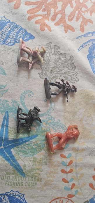 Cowboy si indieni romanesti, perioada comunista,figurina plastic