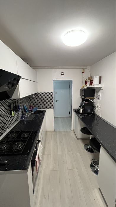 Vand apartament cu 2 camere