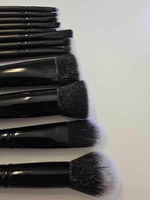 Set pensule machiaj profesional