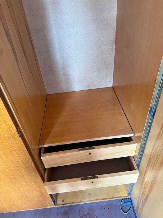 Четирикрилен гардероб с надстройка от 80- те – много запазен и изгоден