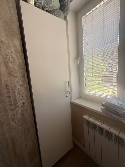 Продаётся маникюрный стол + шкаф + пуфик