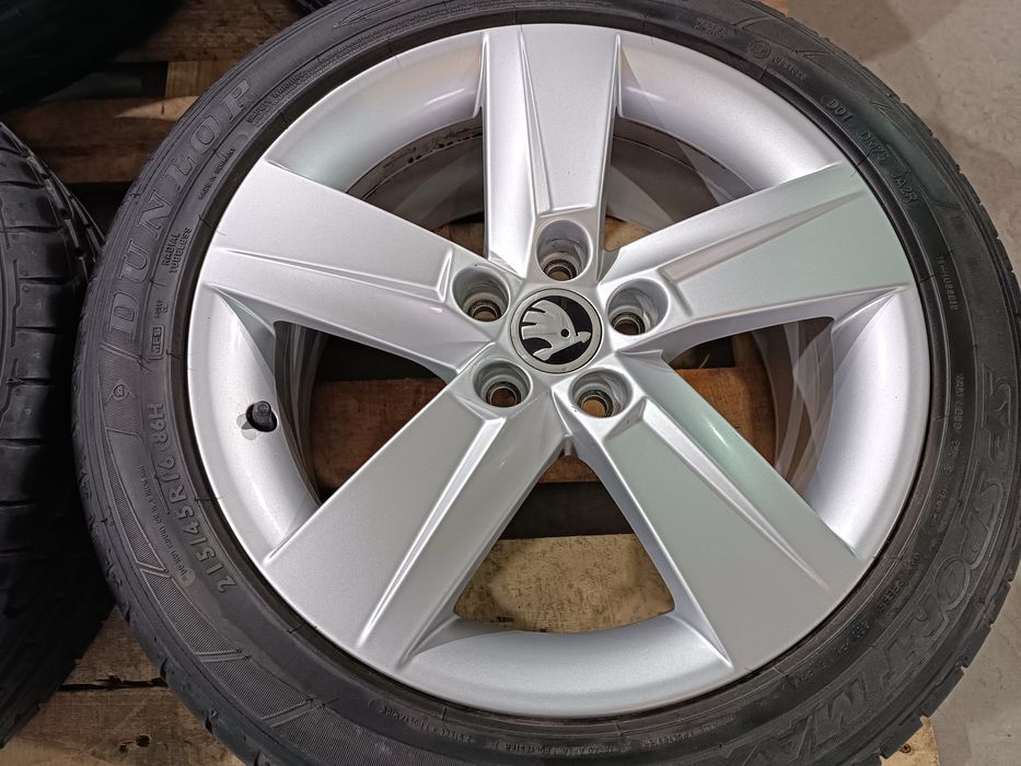Лети джанти 16ки 5х100 Skoda + летни гуми 215/45/16 Dunlop