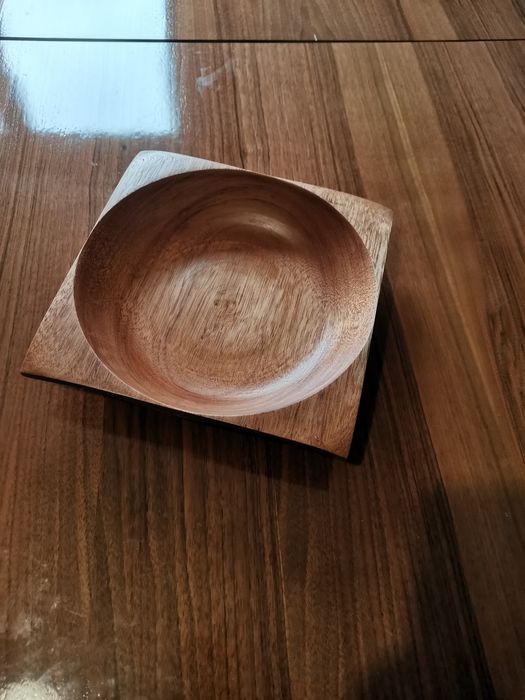 Farfurie din lemn, alte modele in celelalte anunturi ale mele.