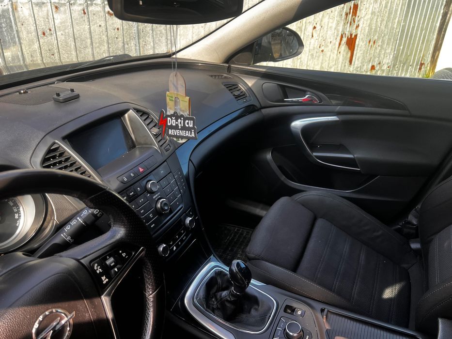 Vând Opel Insignia