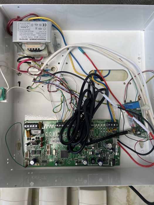 Sistem alarmă cablat Paradox + Sirenă Bentel Security (Complet)