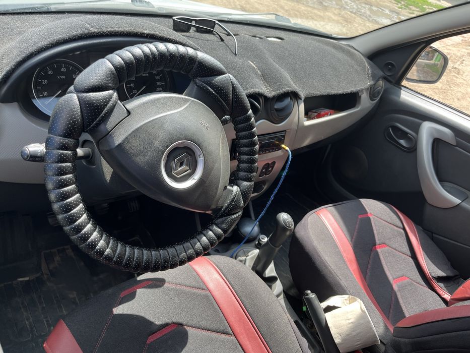 Продам машину Renault Sandero