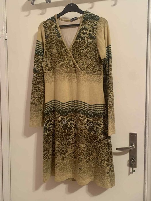 Плетена  рокля* Вталена* С красиво деколте* Не е носена