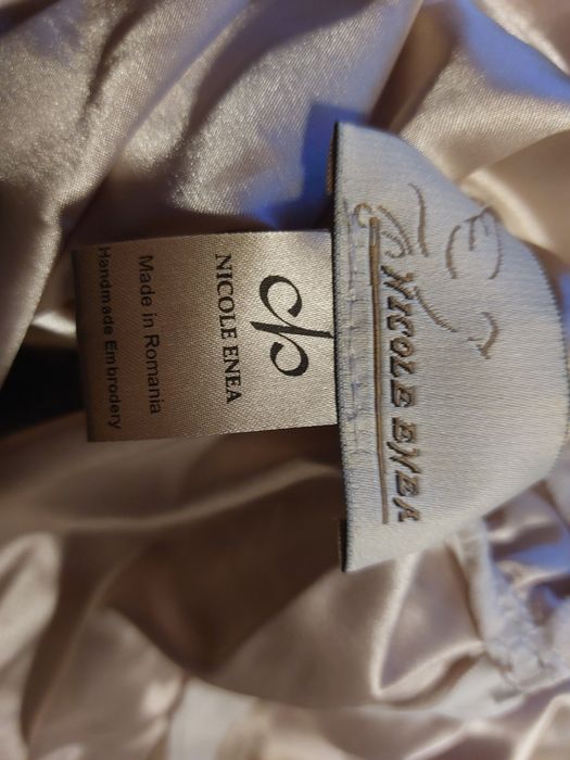 Rochie designer Nicole Enea