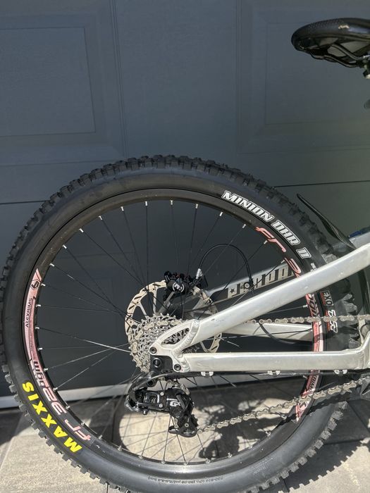 Propain rage ( nu canyon , yt tues , trek,santa cruz,cube,specialized)