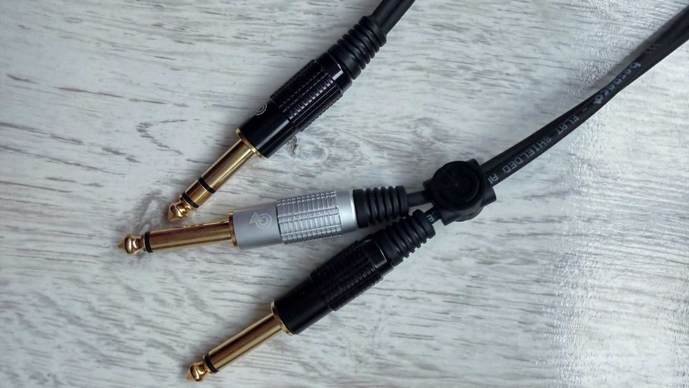 Cablu audio stereo cu sparare canale la celalalt capat