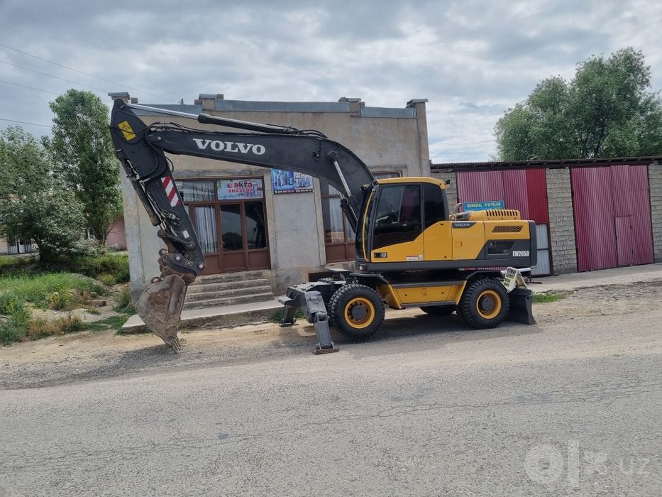 Экскаватор хизмати