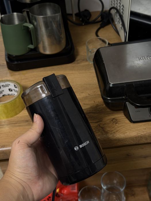 продам срочно кофемашину delonghi