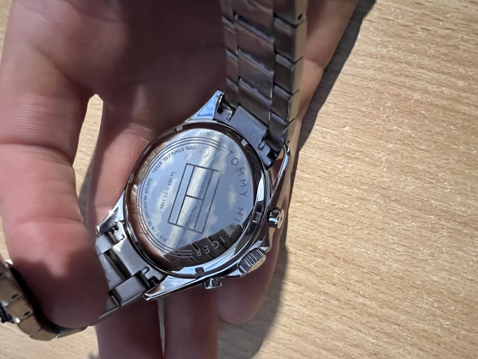 Часовник Tommy Hilfiger нов