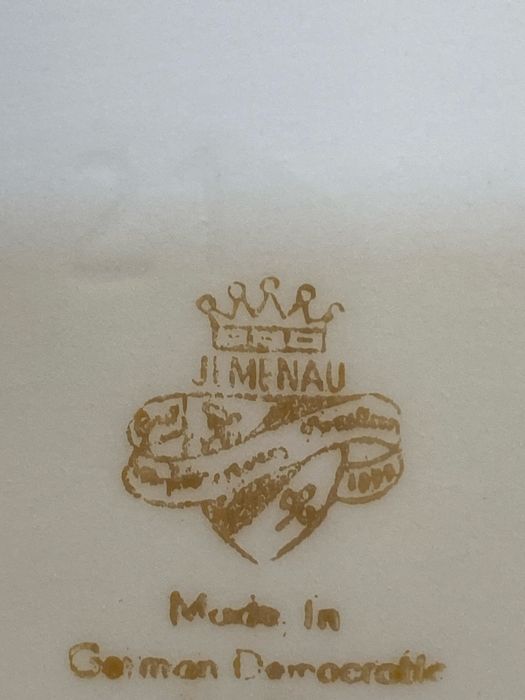 Посуда с надписю «Ресторан»