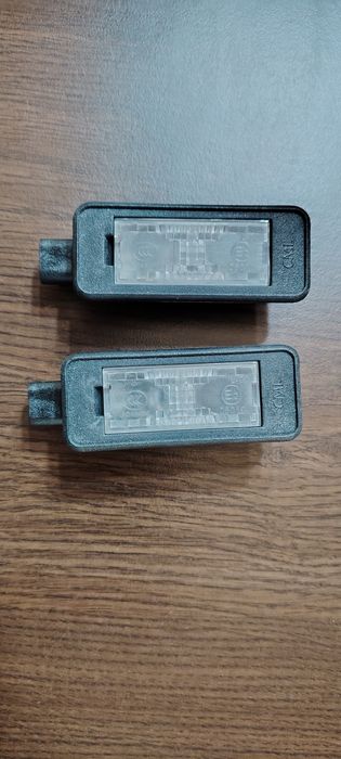Set lămpi număr OEM Peugeot 3008 fab 2019 echipate cu bec LED