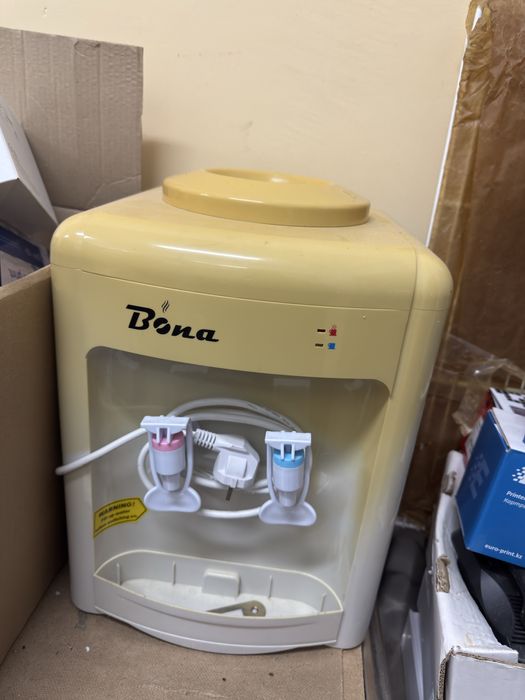 Кулер для воды.