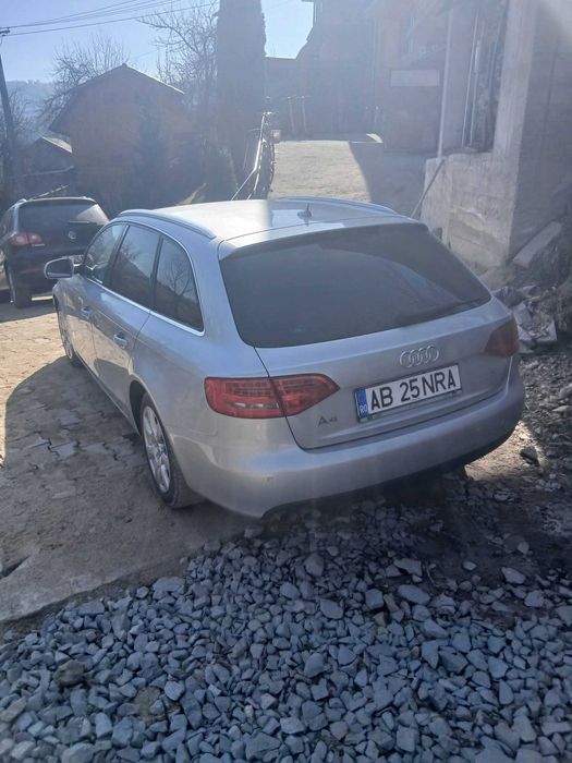 Audi a4 b8 mașină in stare buna