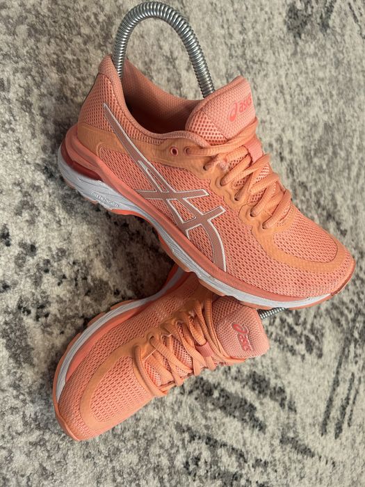 Asics nr 36 int 23 cm pret 100 lei