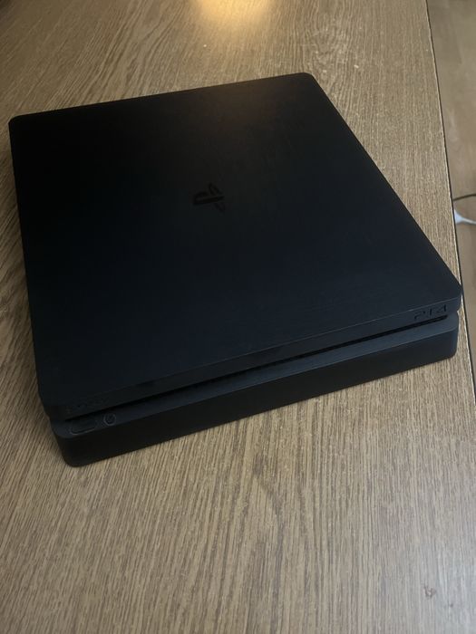 PS4 Slim + 2 manete + 9 jocuri