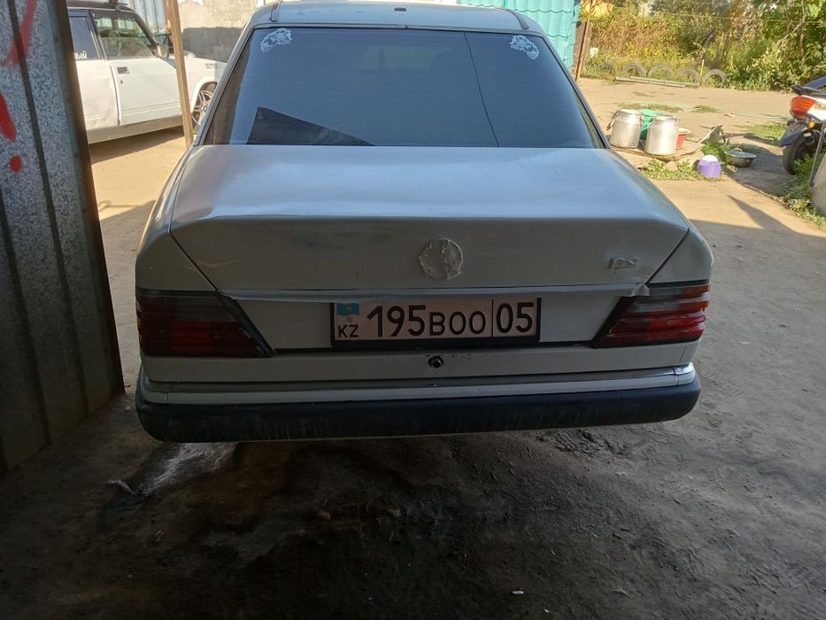 Мерседес Бенс 124