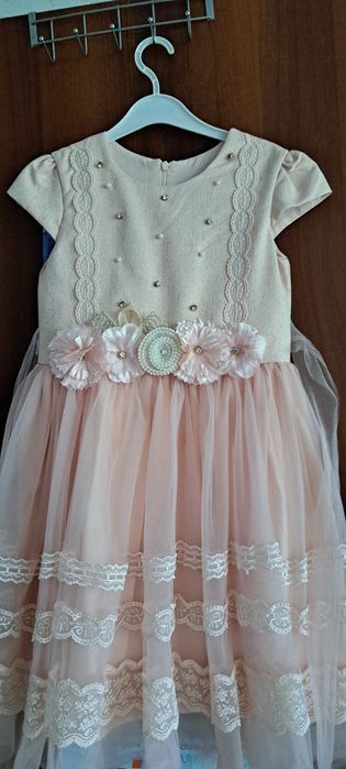 Продам детские платья