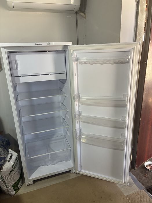 Холодильник бирюса почти новый
