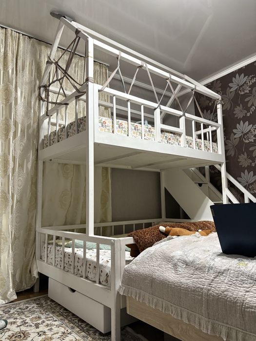 Двухярусная кровать