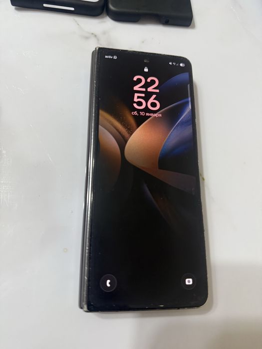 Samsung Fold 4……………