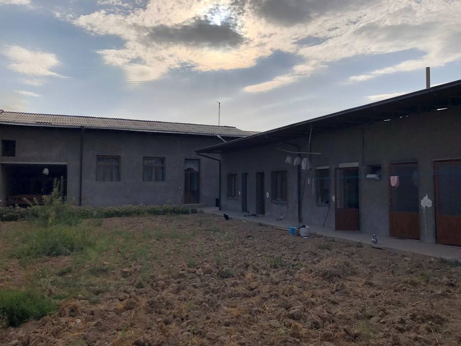 Uchastka sotiladi 6 sotix