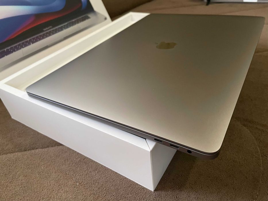 16" Core i7 MacBook Pro A2141 (2019) Space Gray-i7/16GB RAM/512GB SSD