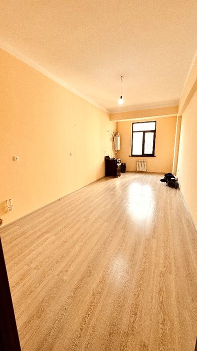 2 xonali kvartira sotiladi