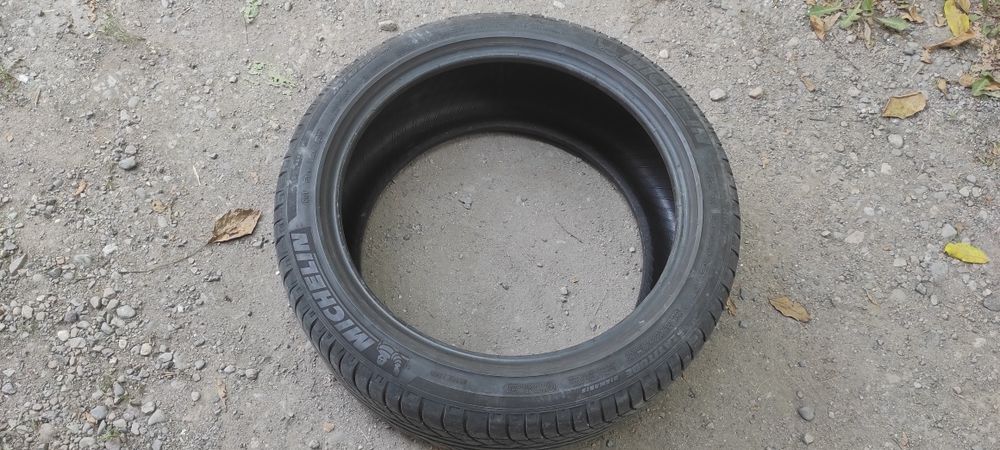 Пара  шин 275/40/20 Michelin. France