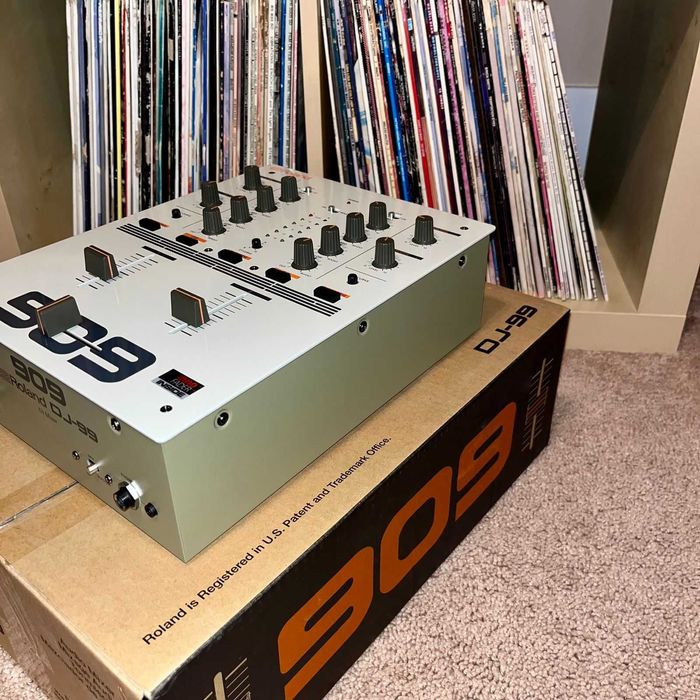 Roland DJ-99 DJ Mixer