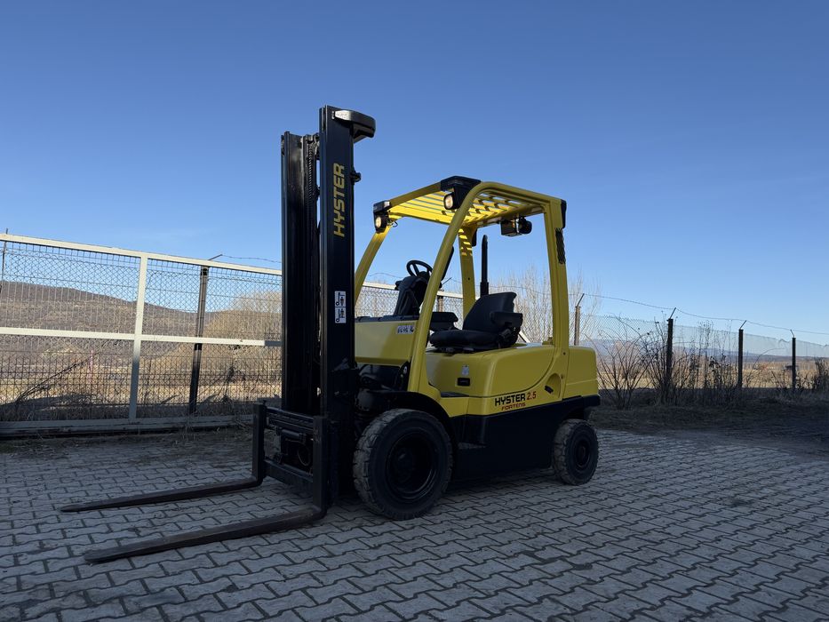 De vanzare sau da inchiriat stivuitor cu capacitate de 2.5 T