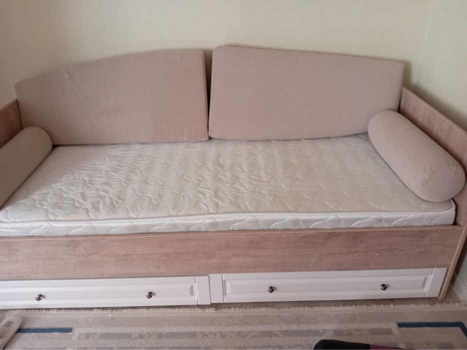 Подростковая кровать и шкаф