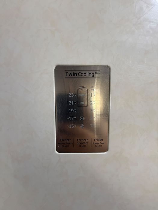 Холодильник Samsung