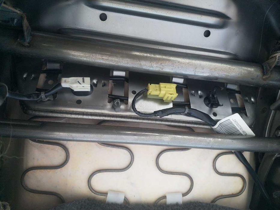 Предни седалки Нисан Тида