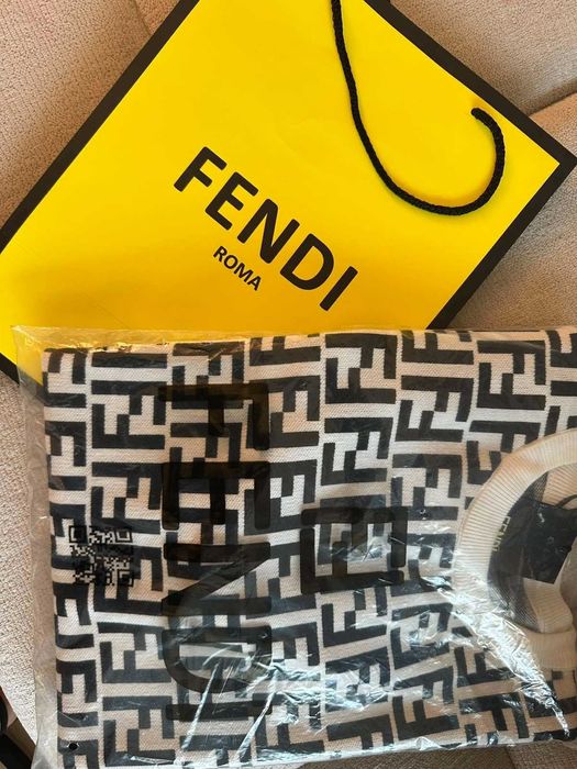 Fendi-Автентична чисто нова мъжка тениска номер М