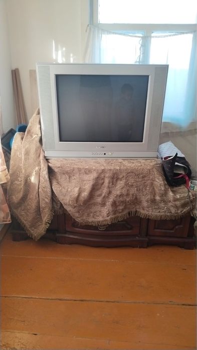 Телевизор с тумбой